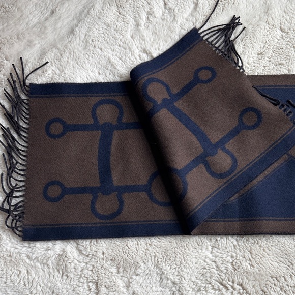 Authentic brand new Hermes women’s scarf - Picture 6 of 8